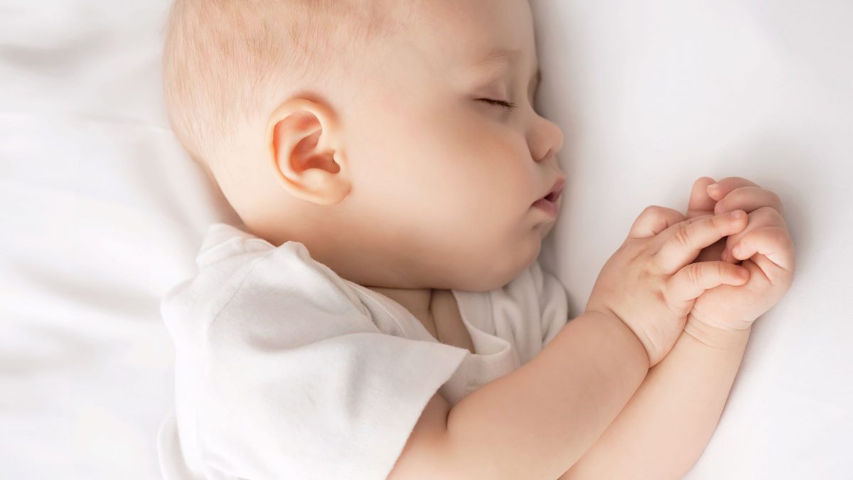 Poduszka dla niemowlaka klin – czy warto?