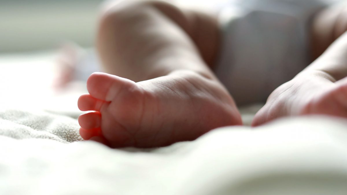 Drewniany kojec dla dziecka