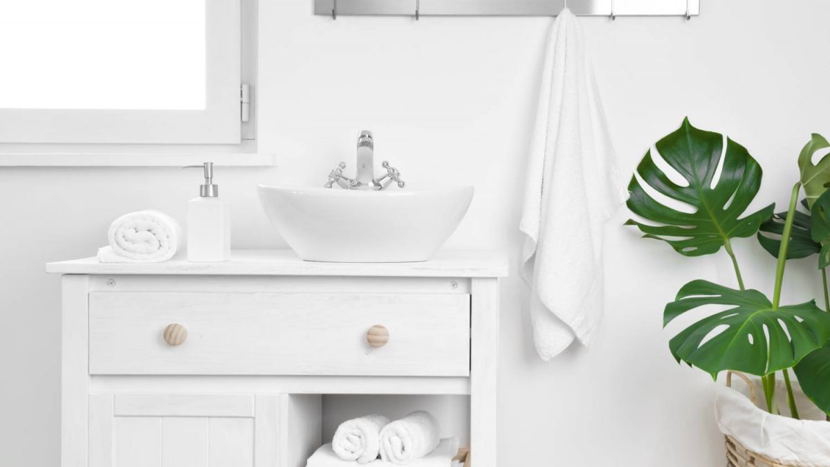 Biała łazienka – zaprojektuj ją ze smakiem