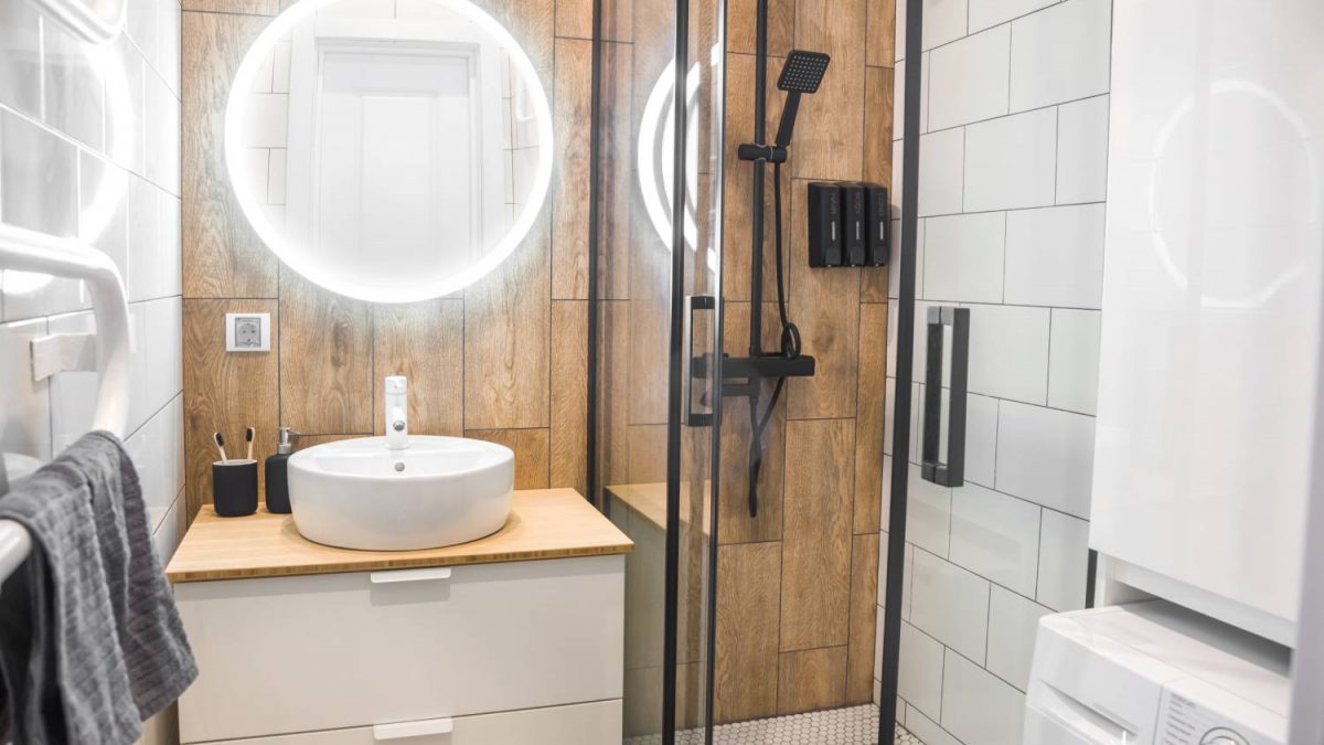 Mała łazienka – jak ją zaaranżować?