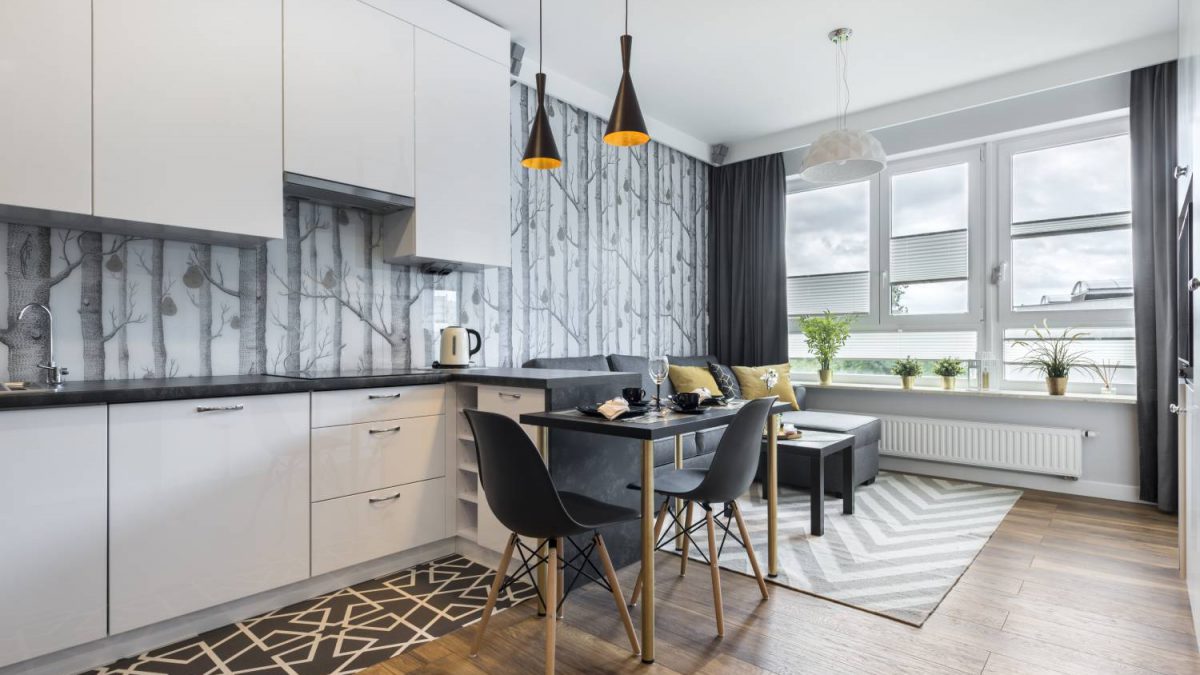 Kuchnia otwarta na salon – nowoczesność, która staje się standardem