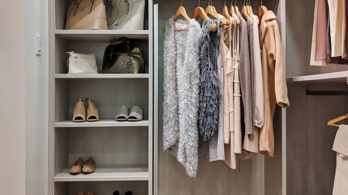 Zabudowa garderoby – dlaczego warto się na nią zdecydować?